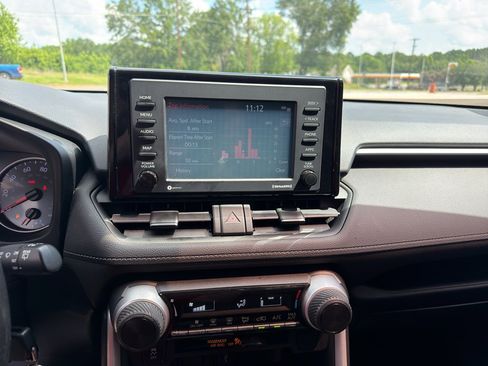 Used 2020 Toyota RAV4 LE FWD image 25