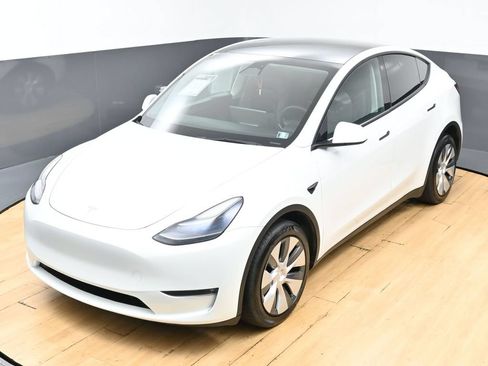 Used 2023 Tesla Model Y Long Range AWD/4WD image 47