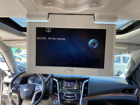Used 2016 Cadillac Escalade Luxury RWD image 23