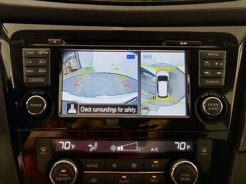 Used 2017 Nissan Rogue SV w/ SV Premium Package image 17