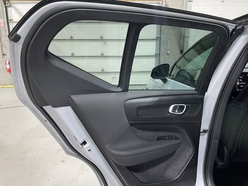 Used 2022 Volvo XC40 T5 R-Design w/ Climate Package image 14