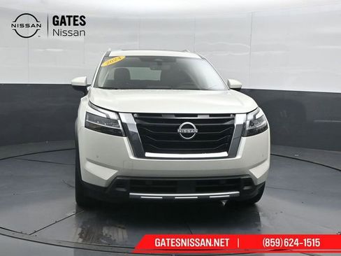 Used 2024 Nissan Pathfinder Platinum AWD/4WD image 5