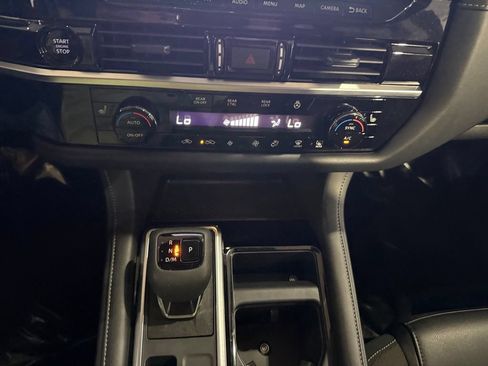 Certified 2025 Nissan Pathfinder SL w/ SL Premium Package FWD image 23