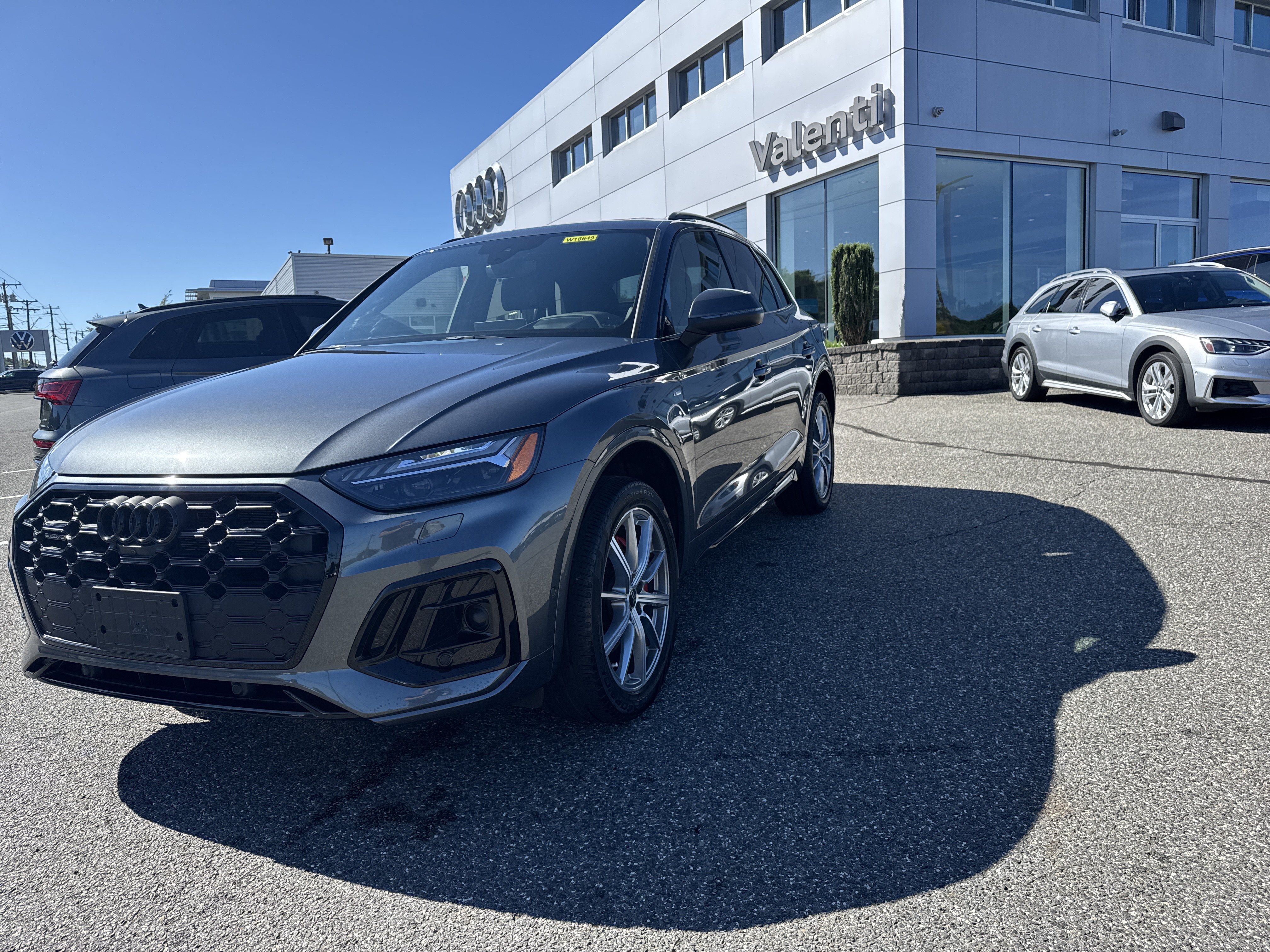Used 2024 Audi Q5 e Prestige w/ Prestige Package AWD/4WD image 2