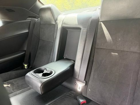 Used 2018 Dodge Challenger R/T Scat Pack w/ Leather Interior Group RWD image 16