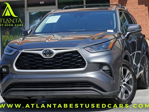 Used 2021 Toyota Highlander XLE FWD image 1