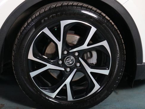 Used 2019 Toyota C-HR XLE image 25