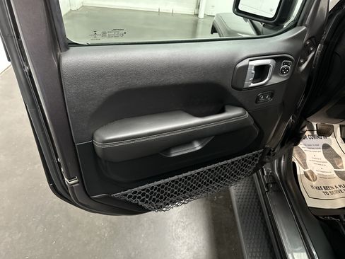 Used 2021 Jeep Wrangler Unlimited Sahara AWD/4WD image 20