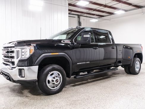 Used 2022 GMC Sierra 3500 SLE w/ SLE Convenience Package image 3