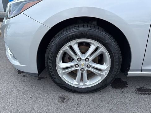 Used 2018 Chevrolet Cruze LT w/ Convenience Package image 10