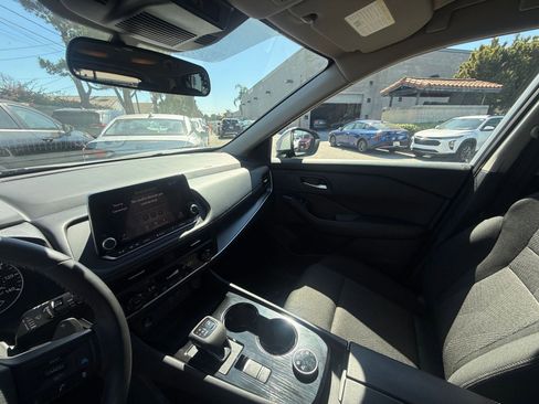 Used 2025 Nissan Rogue SV image 33