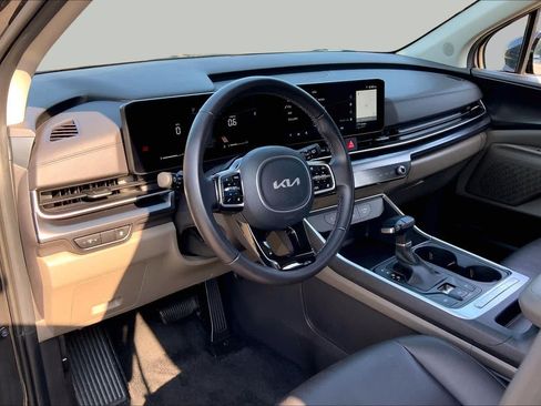 Used 2026 Kia Carnival FWD image 18