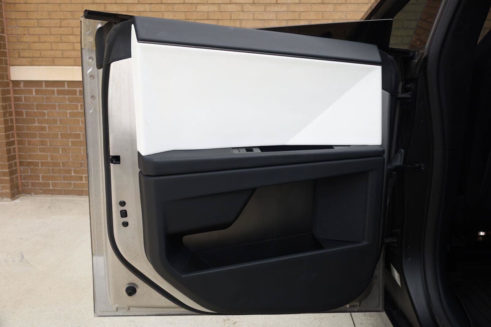 Used 2024 Tesla Cybertruck AWD Crew Cab image 19