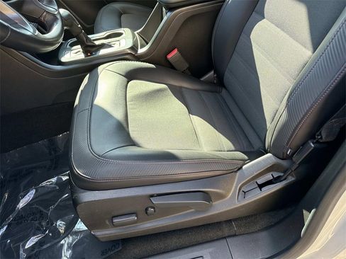 Used 2016 GMC Canyon SLE w/ All Terrain Package image 17