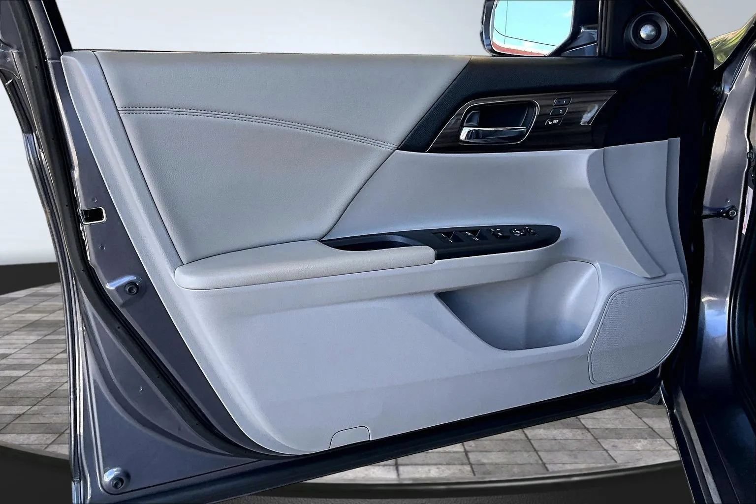 Used 2016 Honda Accord EX-L image 17