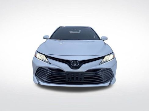 Used 2018 Toyota Camry XLE image 11