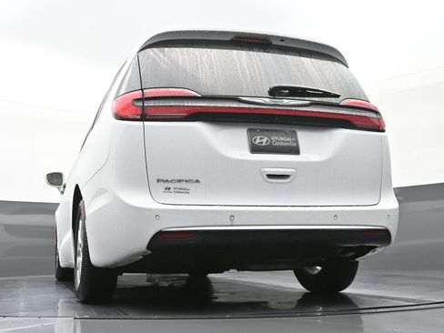 Used 2022 Chrysler Pacifica Touring-L image 38
