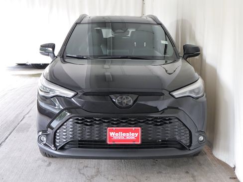 Used 2024 Toyota Corolla Cross AWD Hybrid w/ Convenience Package image 4