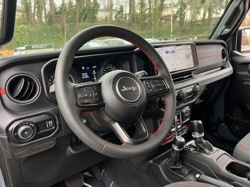 Used 2024 Jeep Wrangler Rubicon w/ Technology Group image 14