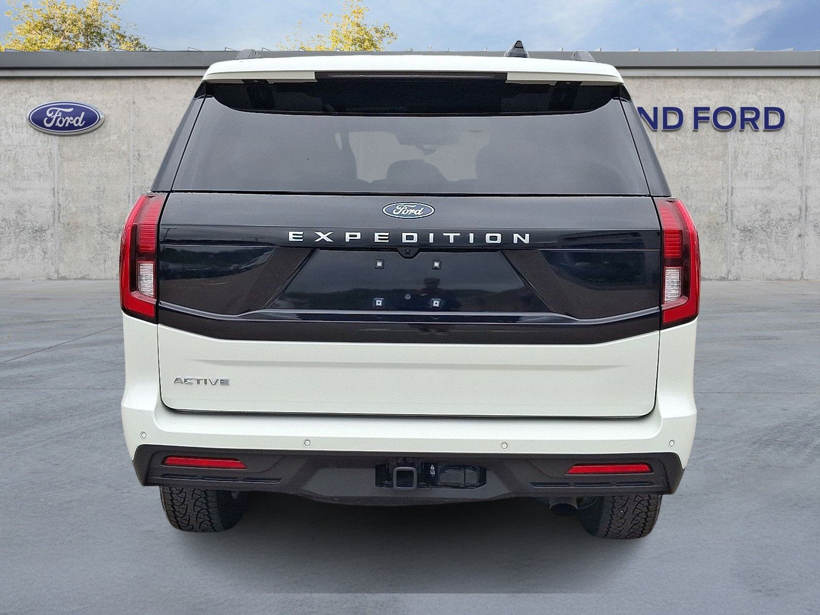 Used 2025 Ford Expedition Active AWD/4WD image 5