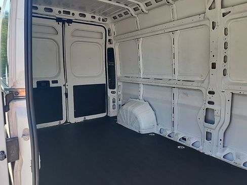 Used 2024 RAM ProMaster 2500 w/ Convenience Group FWD image 28