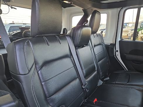 Used 2018 Jeep Wrangler Unlimited Sahara image 92