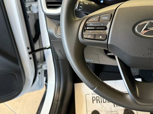 Used 2025 Hyundai Venue Limited image 10