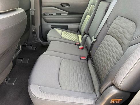 Used 2025 Nissan Pathfinder SV AWD/4WD image 12