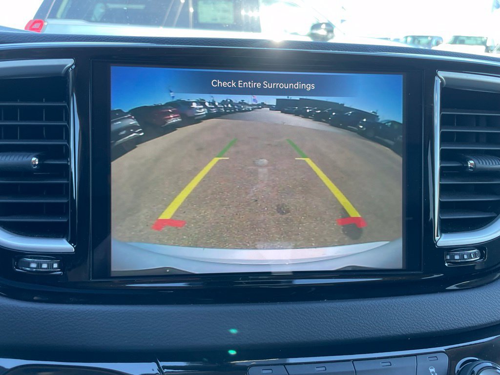 Used 2023 Chrysler Pacifica Touring-L FWD image 18
