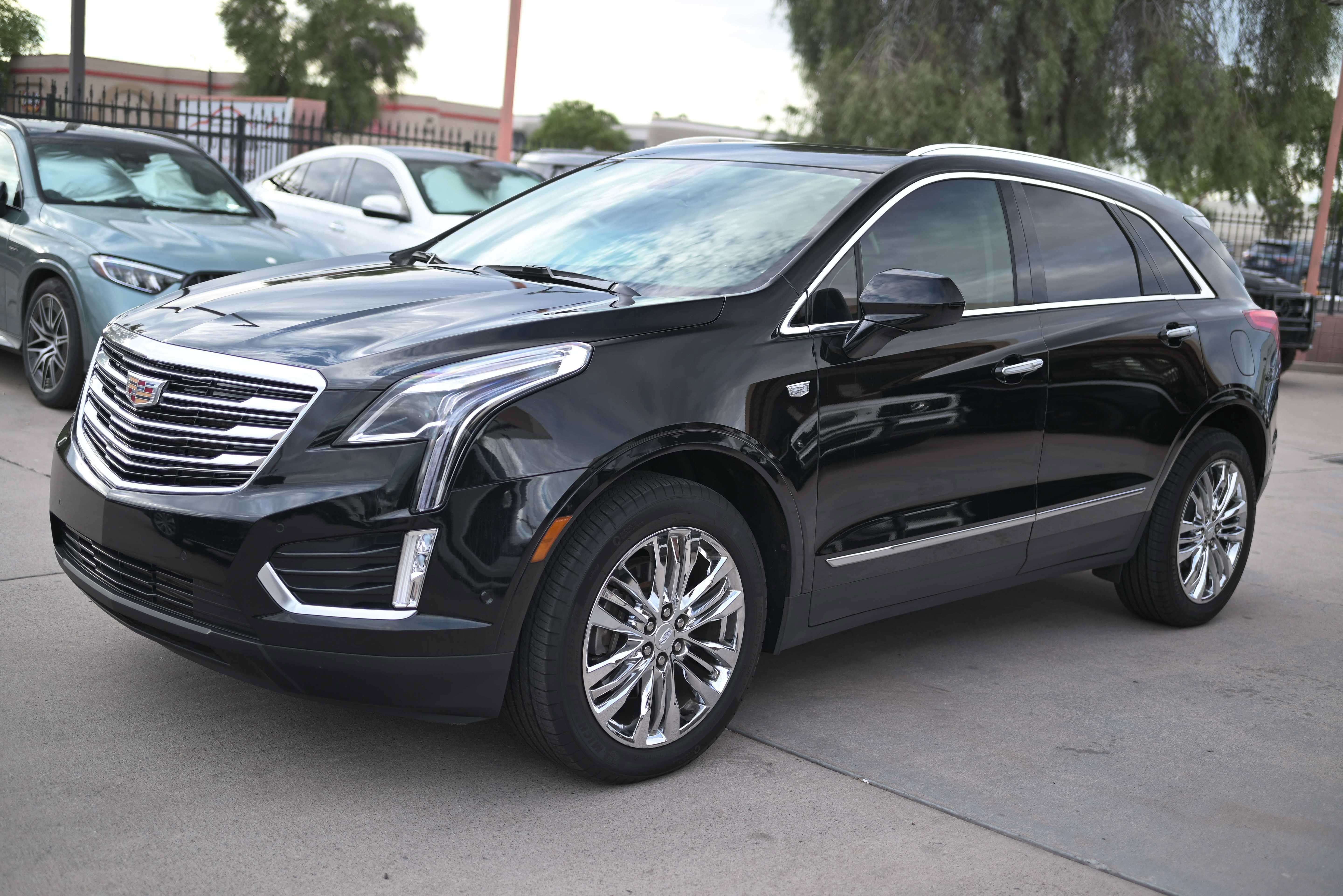 Used 2018 Cadillac XT5 Premium Luxury w/ Driver Assist Package FWD image 2