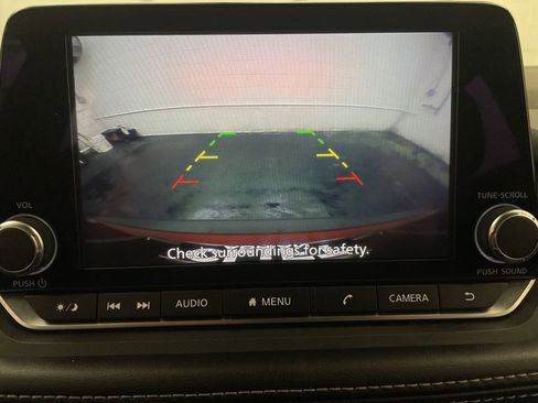 Used 2022 Nissan Rogue S image 8