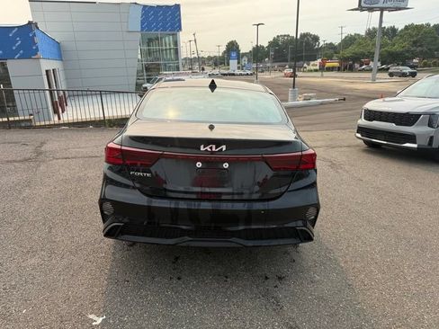 Used 2024 Kia Forte LXS w/ LXS Technology Package FWD image 7