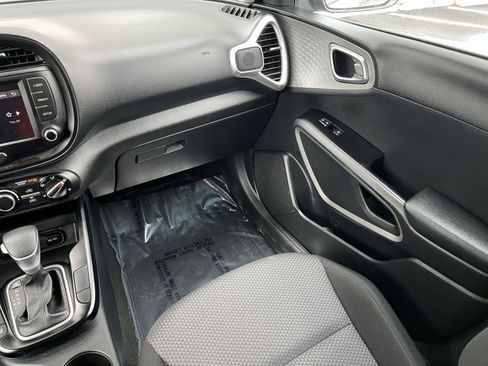 Used 2025 Kia Soul LX w/ LX Technology Package image 31