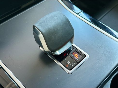 Used 2024 Land Rover Range Rover Velar Dynamic SE image 17