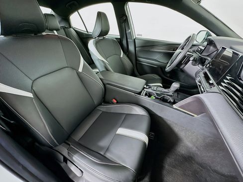 Used 2025 Toyota Camry SE image 31