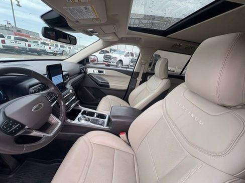 Used 2020 Ford Explorer Platinum w/ Premium Technology Package image 10