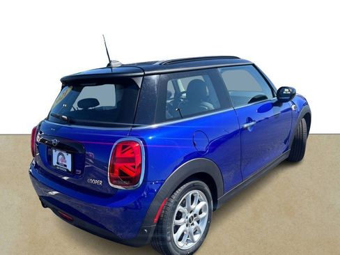 Used 2021 MINI Cooper 2-Door Hardtop w/ 6.5" Touchscreen Package FWD image 4