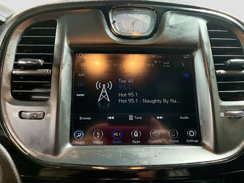 Used 2019 Chrysler 300 S AWD/4WD image 14