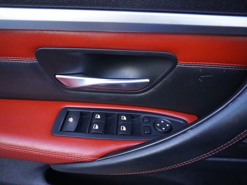 Used 2015 BMW M4 Convertible image 26