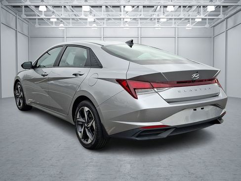 Certified 2023 Hyundai Elantra SEL w/ Convenience Package FWD image 4