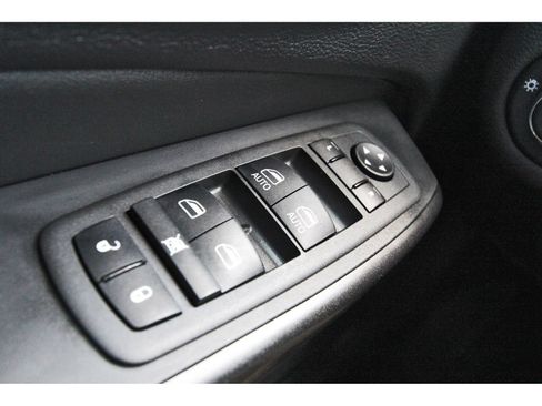 Used 2022 Jeep Cherokee Trailhawk AWD/4WD image 19