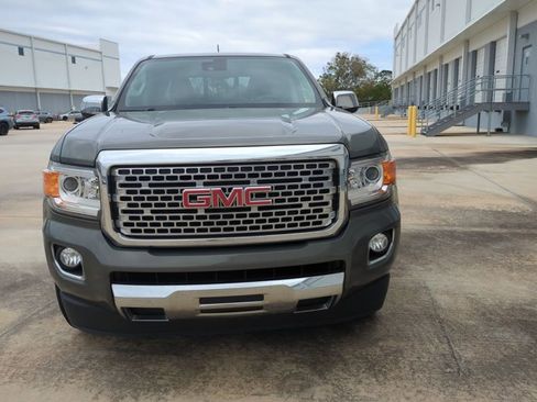 Used 2017 GMC Canyon Denali image 2