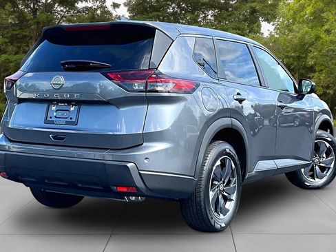 Used 2025 Nissan Rogue SV FWD image 2