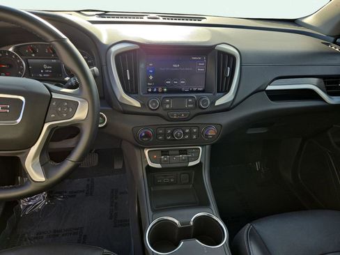 Used 2024 GMC Terrain SLT image 25