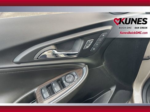 Used 2024 Chevrolet Malibu LT FWD image 9