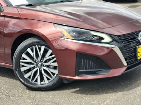 Certified 2025 Nissan Altima 2.5 SV FWD image 9