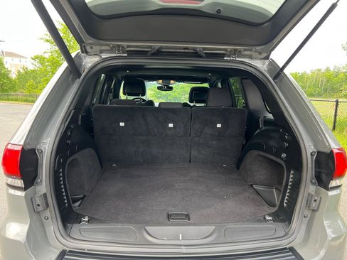 Used 2019 Jeep Grand Cherokee Laredo AWD/4WD image 9
