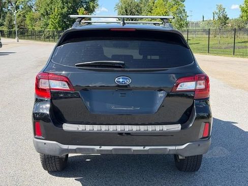 Used 2017 Subaru Outback 3.6R Touring AWD/4WD image 6