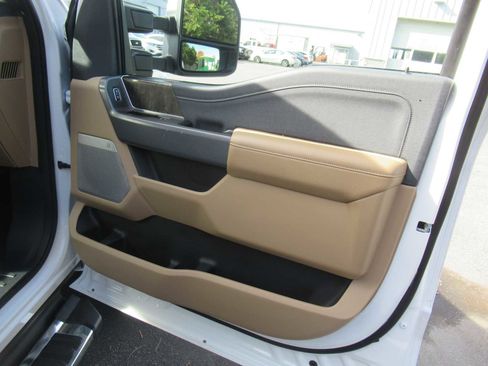 Used 2023 Ford F350 Lariat image 12