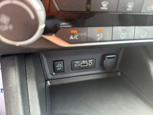 Used 2025 Nissan Sentra SV FWD image 13